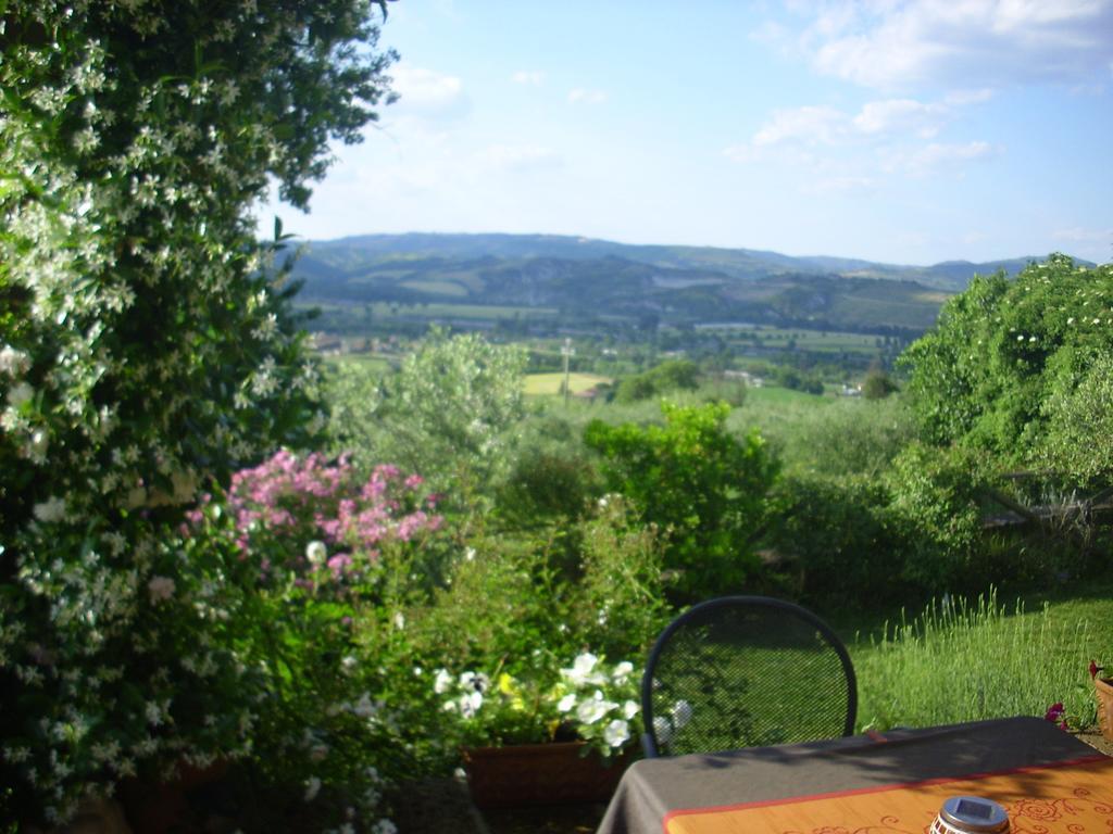 Chiara E Benedetta Villa Degli Ulivi Orvieto Luaran gambar
