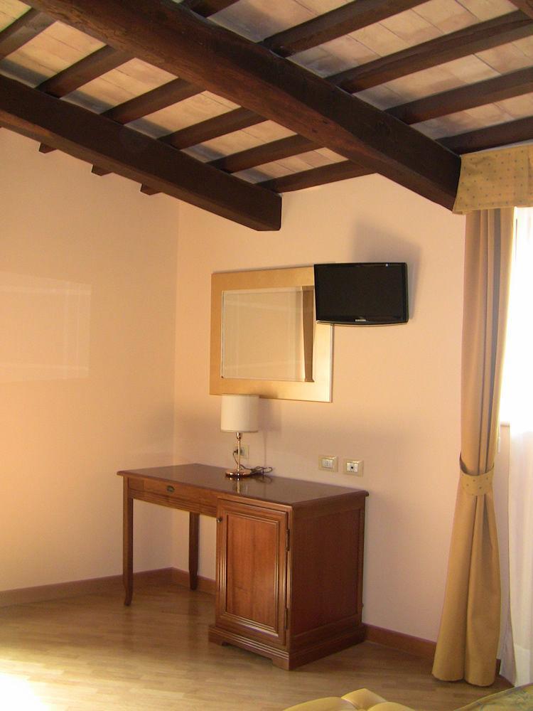 Chiara E Benedetta Villa Degli Ulivi Orvieto Luaran gambar